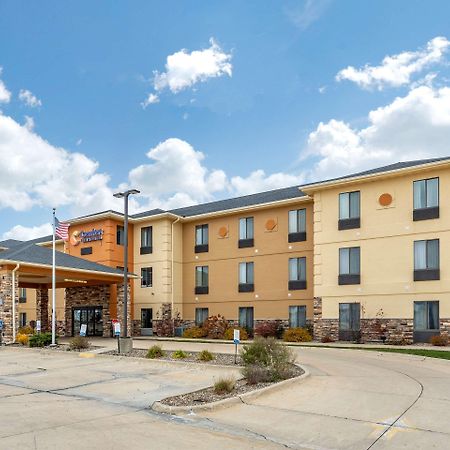 Comfort Inn & Suites Cedar Rapids North - Collins Road מראה חיצוני תמונה