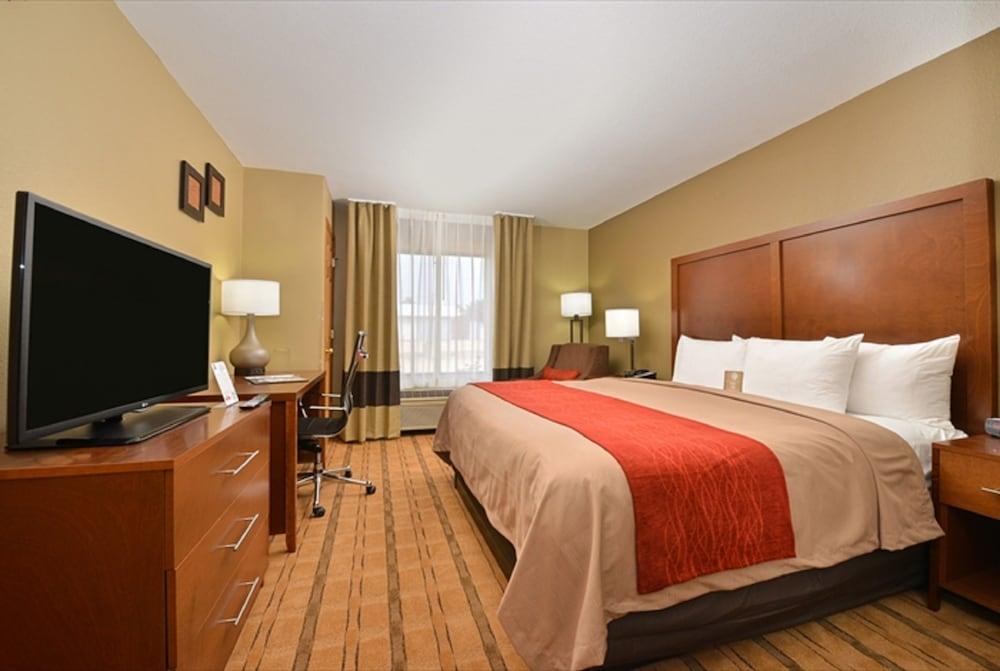 Comfort Inn & Suites Cedar Rapids North - Collins Road מראה חיצוני תמונה