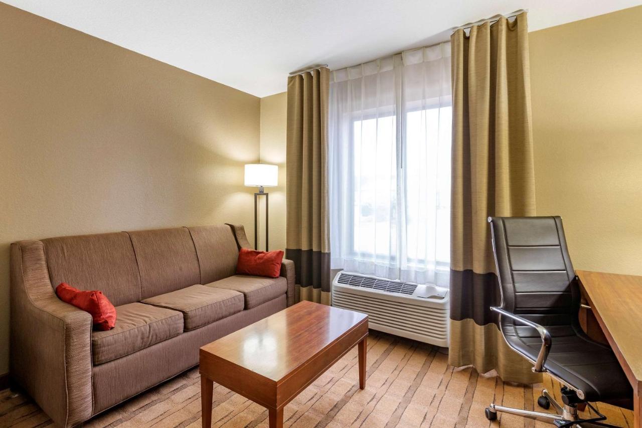 Comfort Inn & Suites Cedar Rapids North - Collins Road מראה חיצוני תמונה