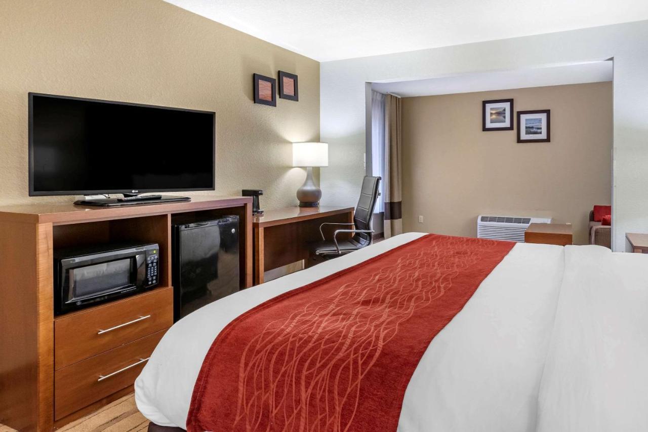 Comfort Inn & Suites Cedar Rapids North - Collins Road מראה חיצוני תמונה