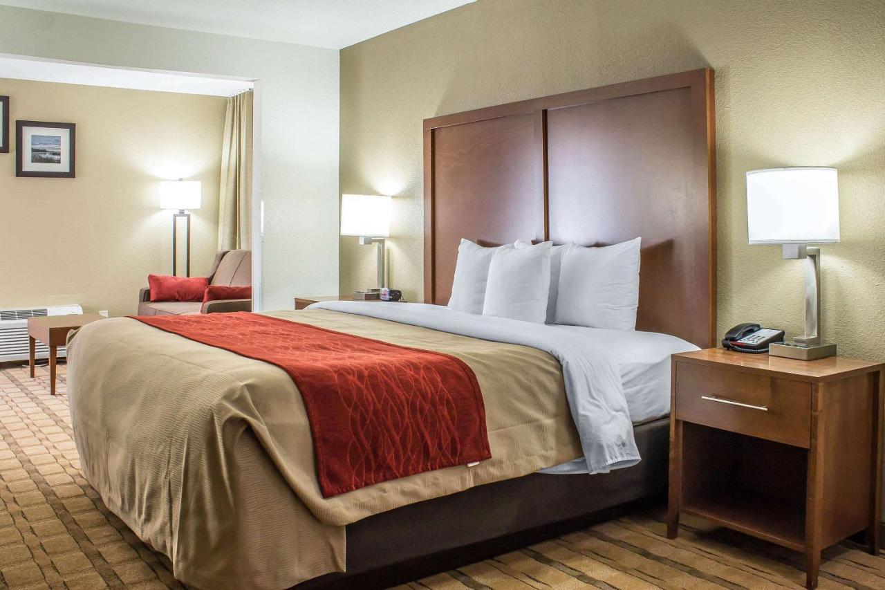 Comfort Inn & Suites Cedar Rapids North - Collins Road מראה חיצוני תמונה