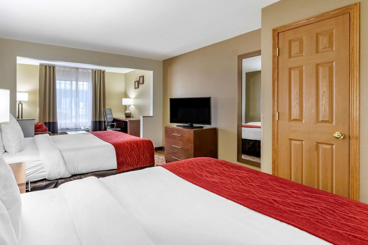 Comfort Inn & Suites Cedar Rapids North - Collins Road מראה חיצוני תמונה