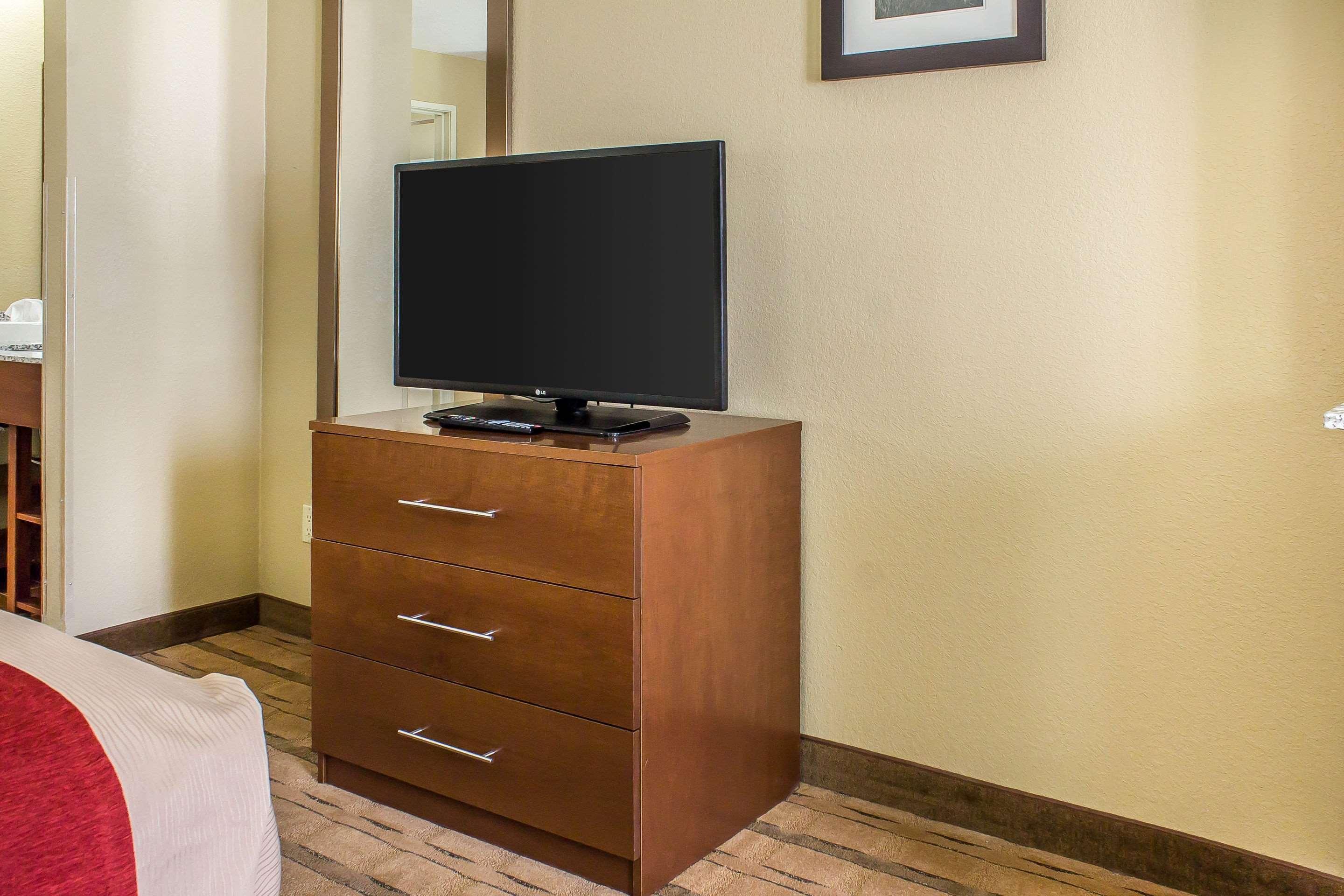 Comfort Inn & Suites Cedar Rapids North - Collins Road מראה חיצוני תמונה