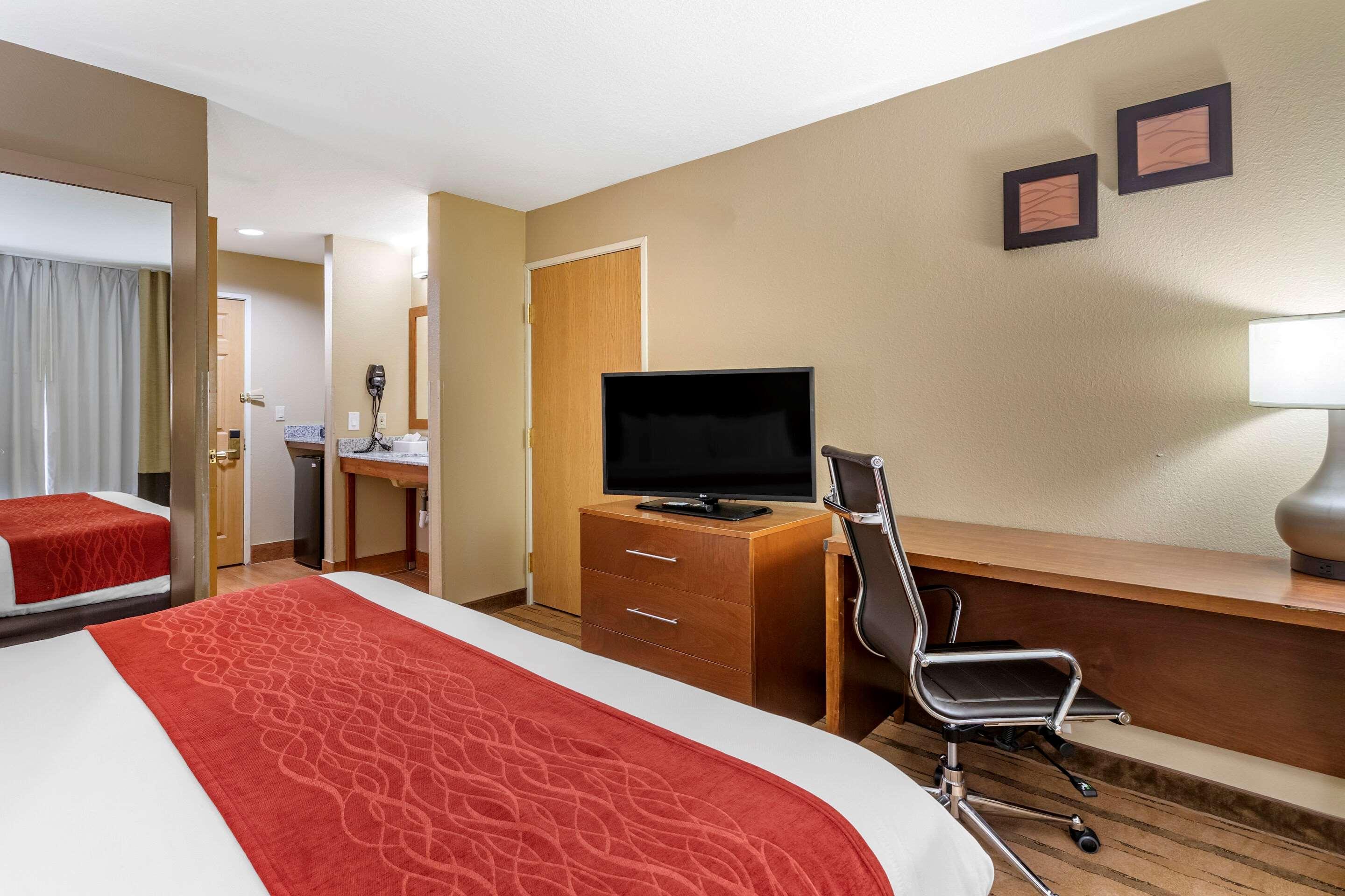 Comfort Inn & Suites Cedar Rapids North - Collins Road מראה חיצוני תמונה