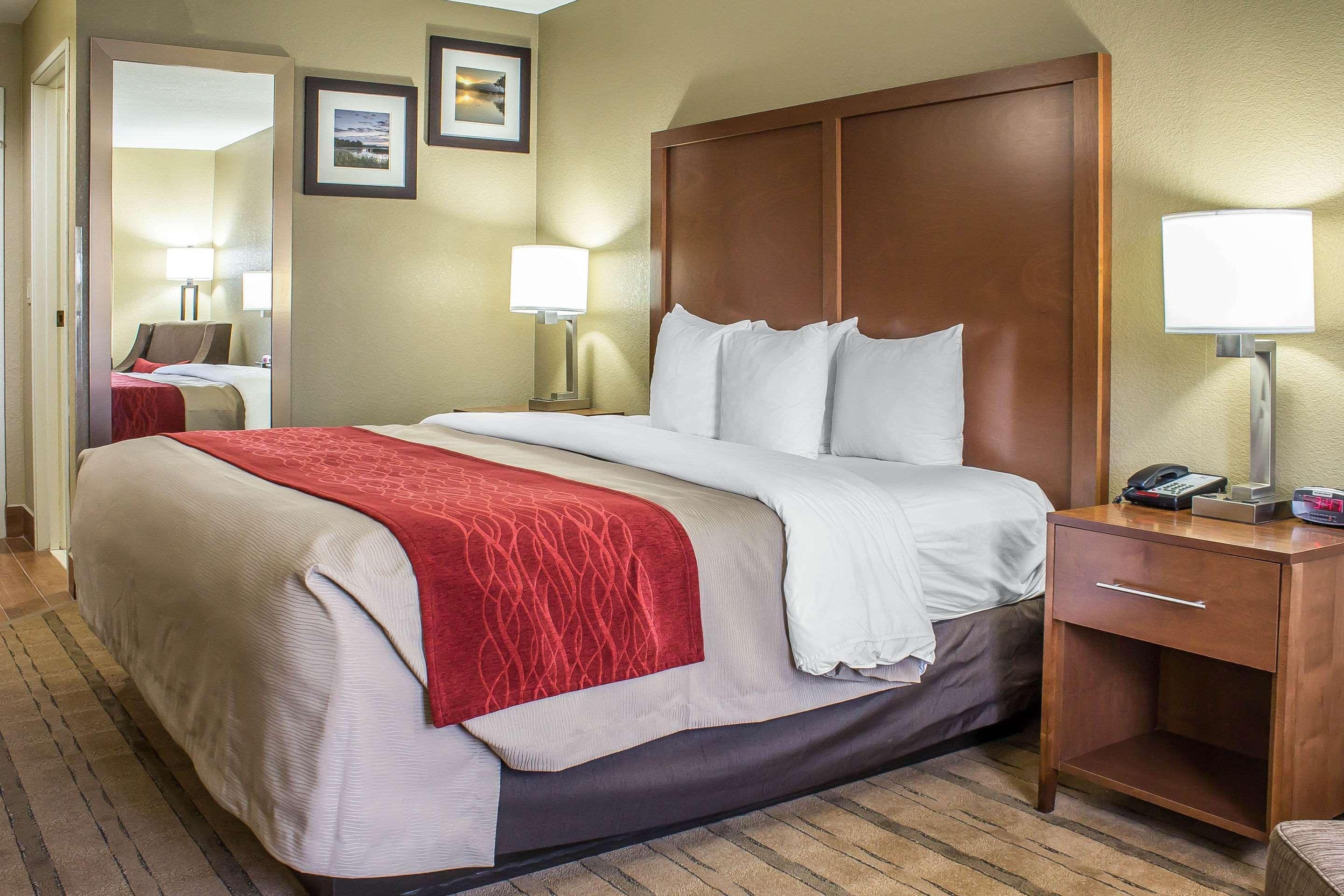Comfort Inn & Suites Cedar Rapids North - Collins Road מראה חיצוני תמונה
