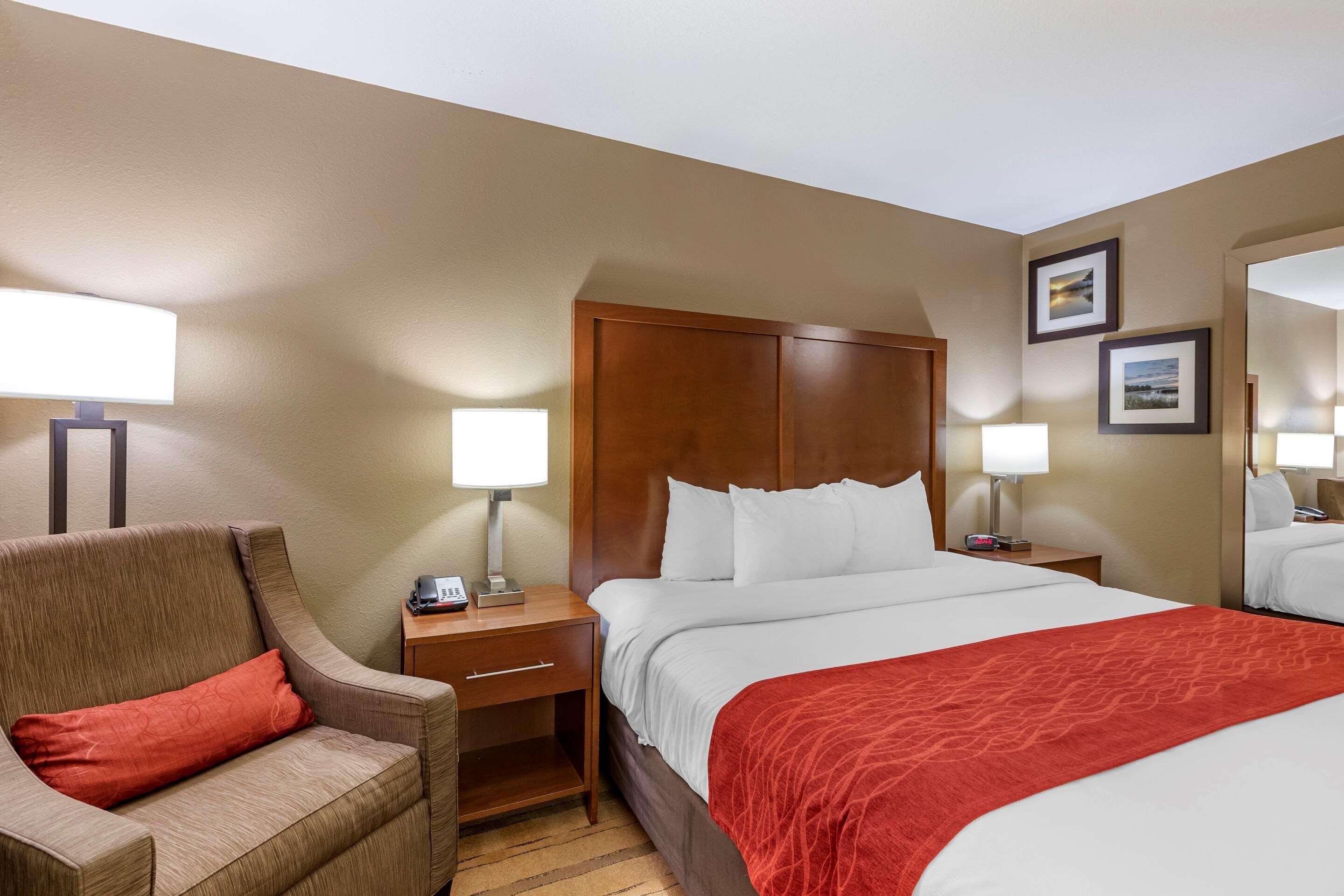 Comfort Inn & Suites Cedar Rapids North - Collins Road מראה חיצוני תמונה