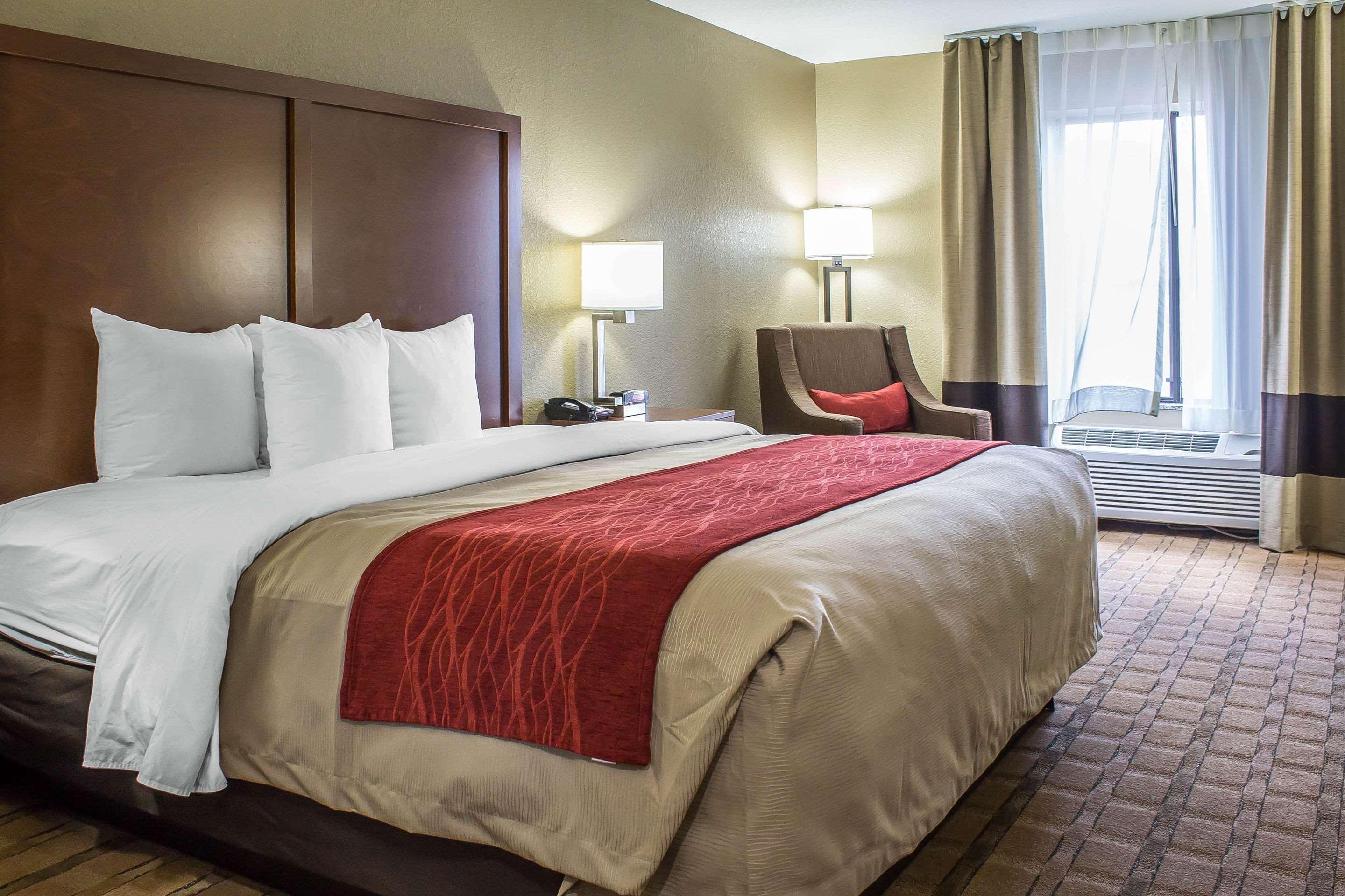Comfort Inn & Suites Cedar Rapids North - Collins Road מראה חיצוני תמונה