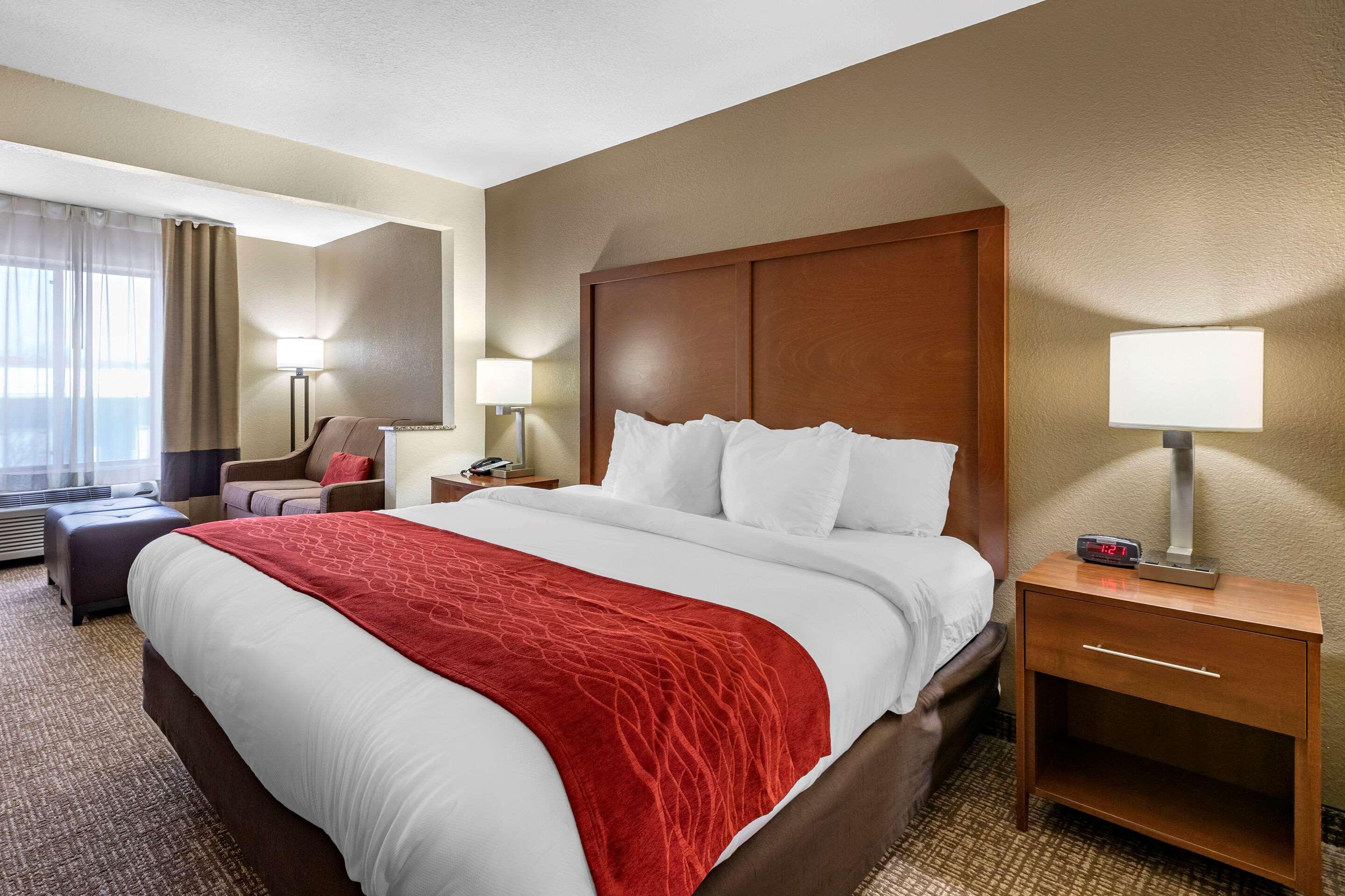 Comfort Inn & Suites Cedar Rapids North - Collins Road מראה חיצוני תמונה