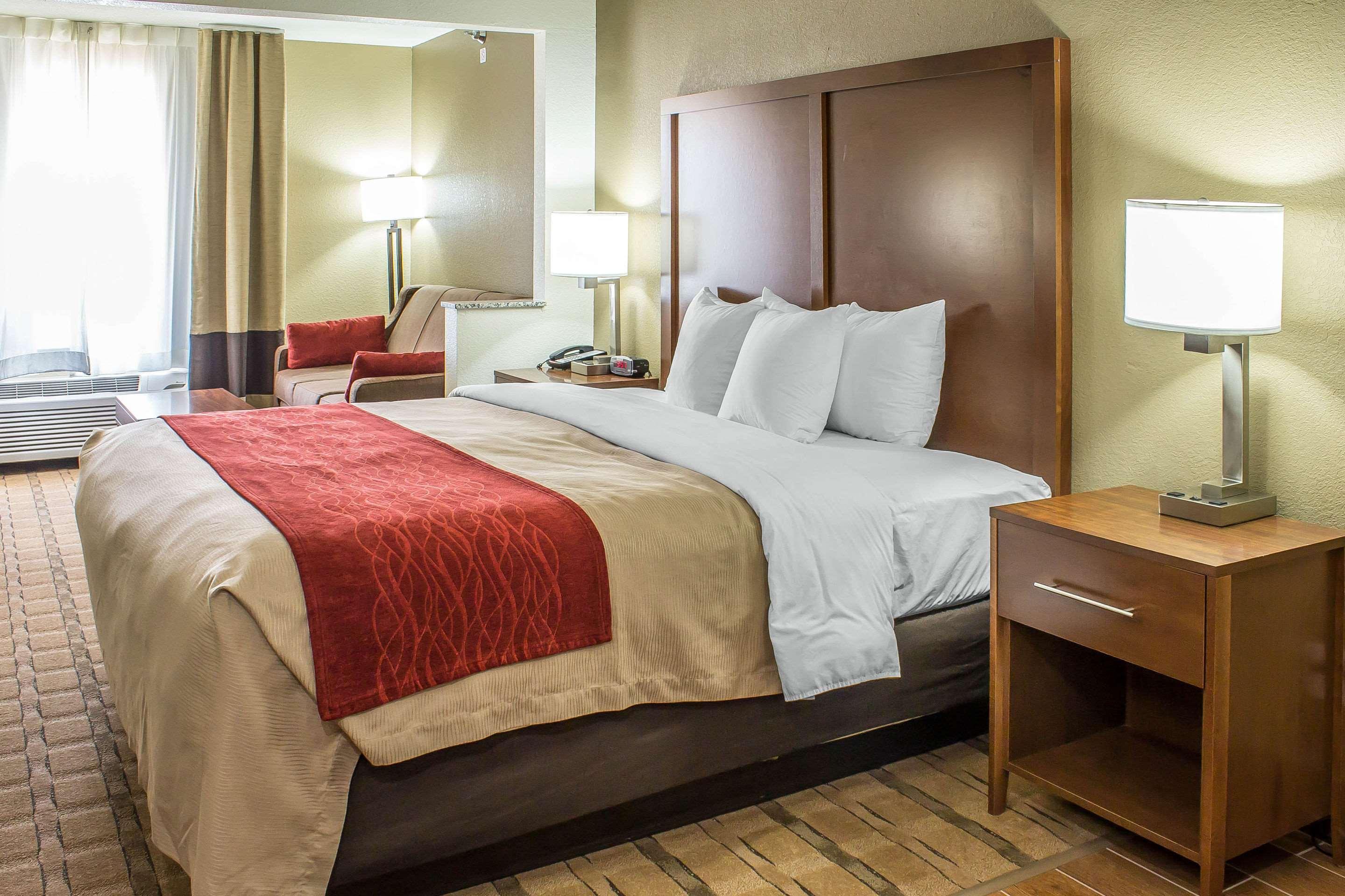 Comfort Inn & Suites Cedar Rapids North - Collins Road מראה חיצוני תמונה