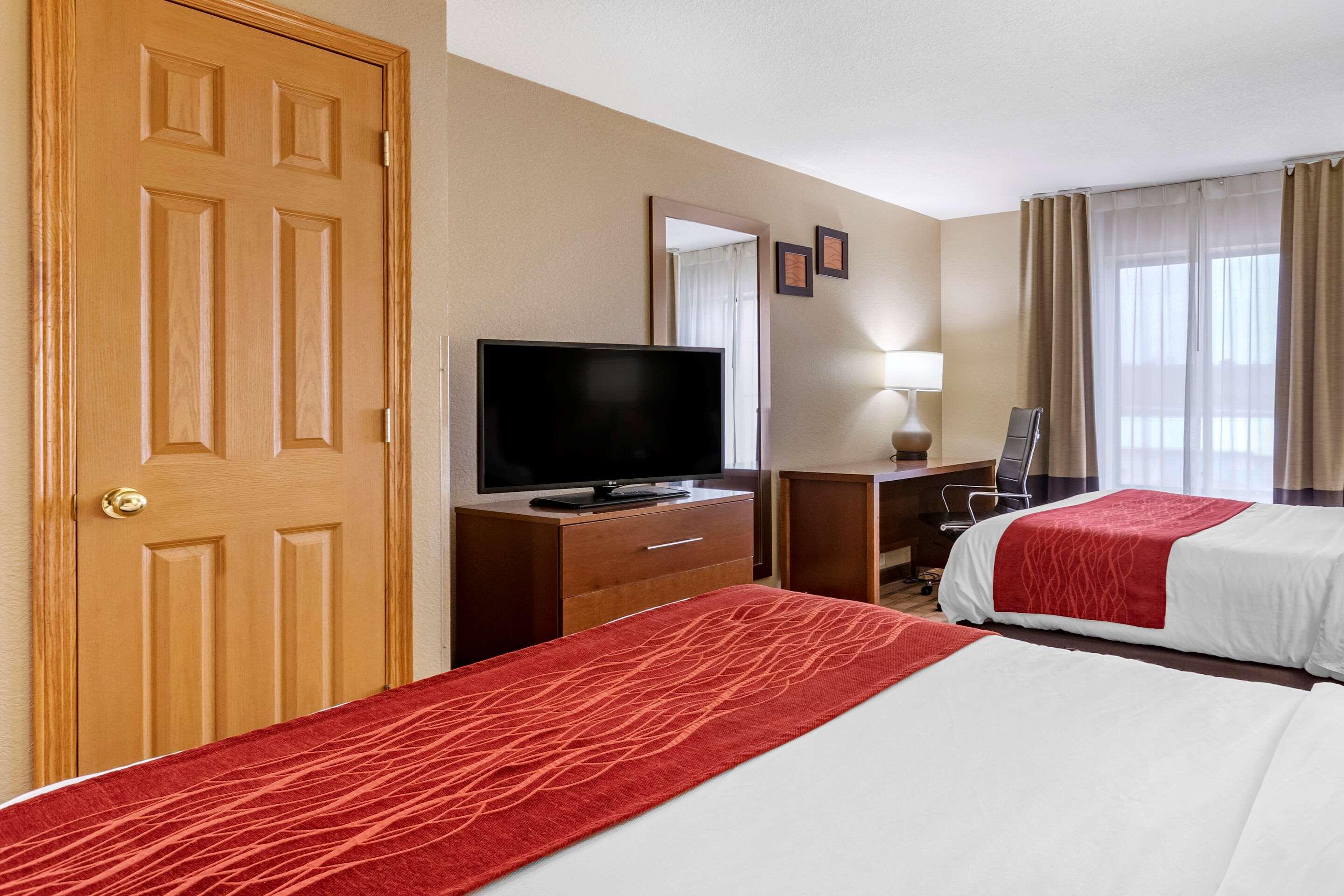 Comfort Inn & Suites Cedar Rapids North - Collins Road מראה חיצוני תמונה