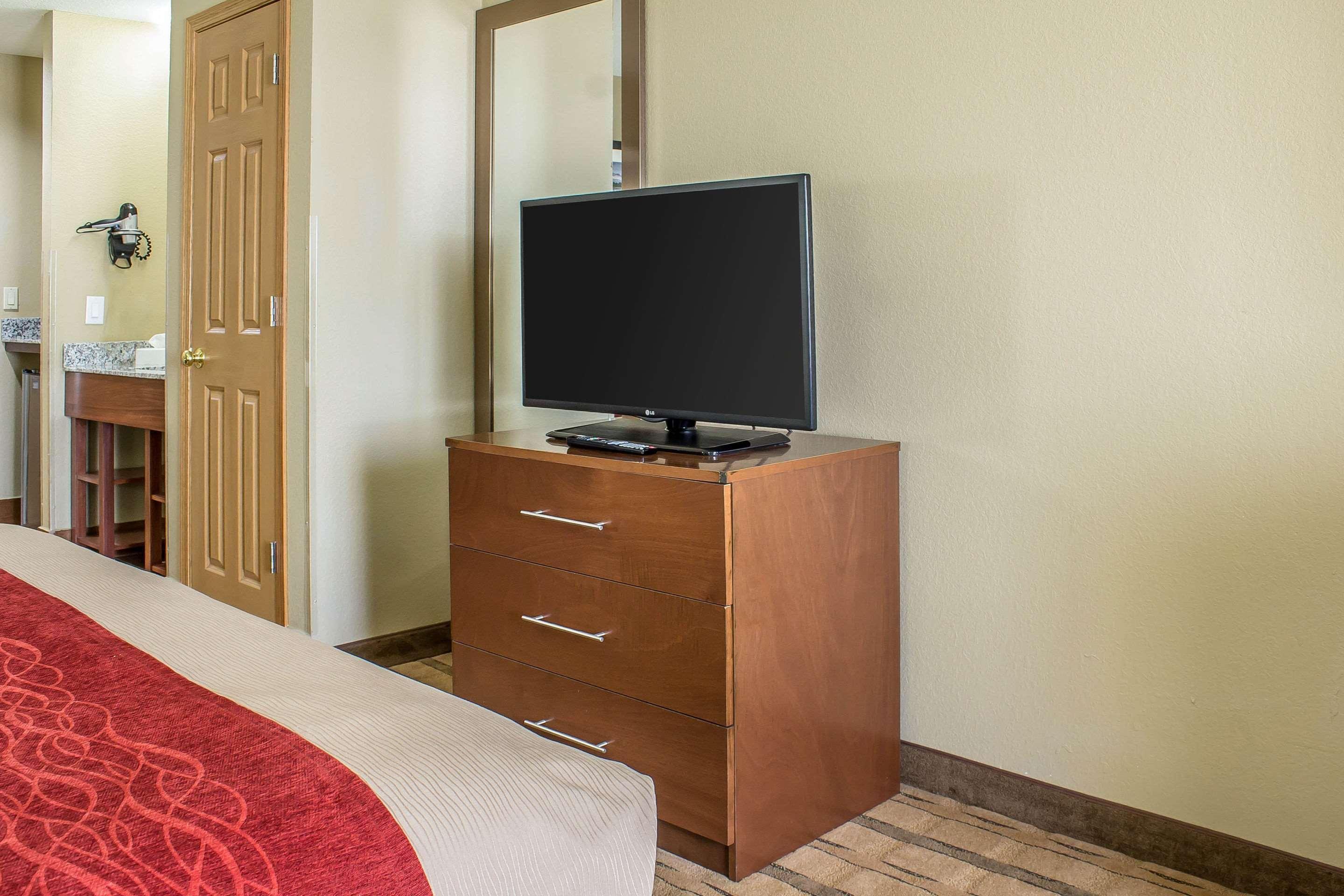 Comfort Inn & Suites Cedar Rapids North - Collins Road מראה חיצוני תמונה
