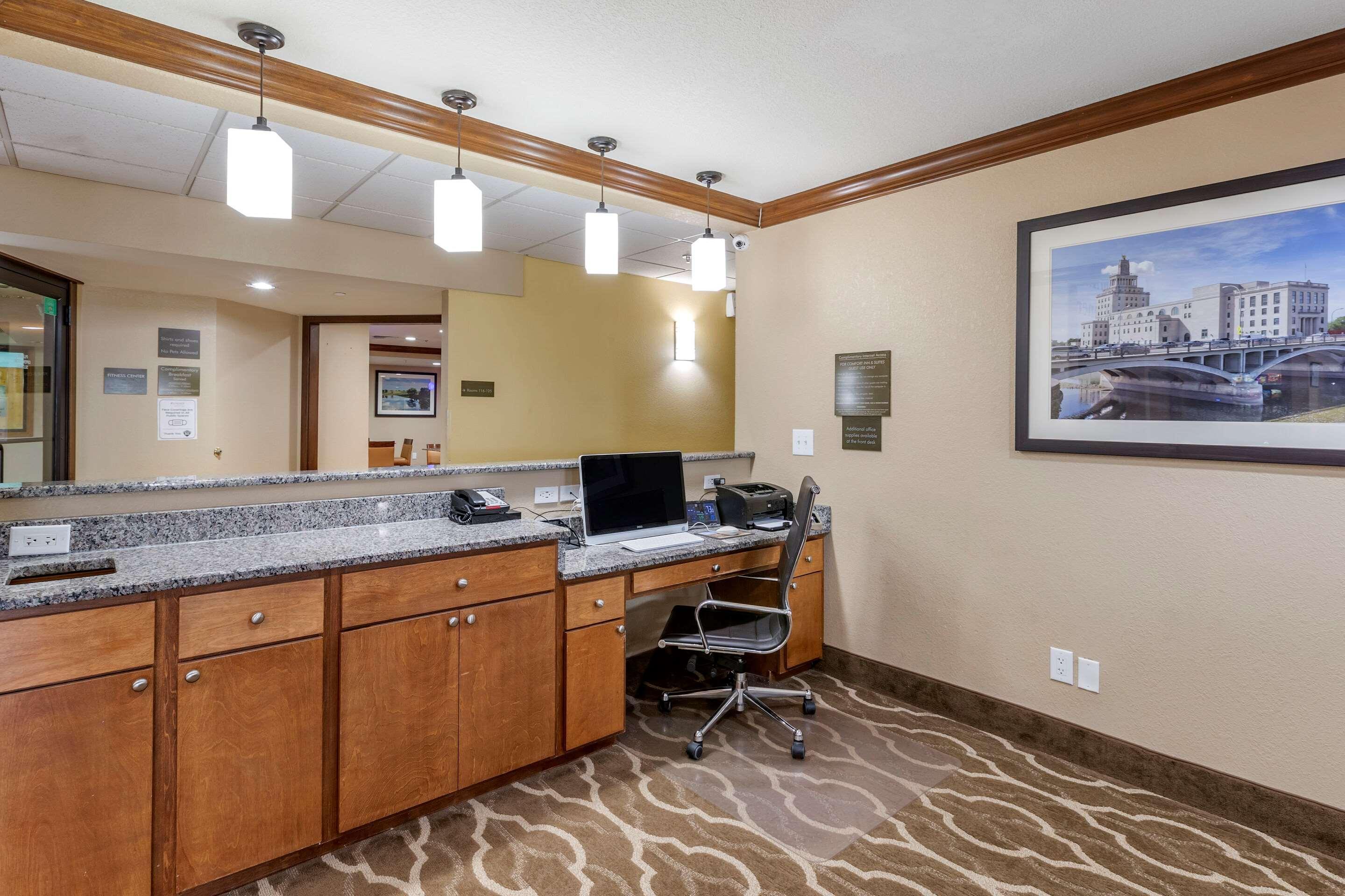 Comfort Inn & Suites Cedar Rapids North - Collins Road מראה חיצוני תמונה