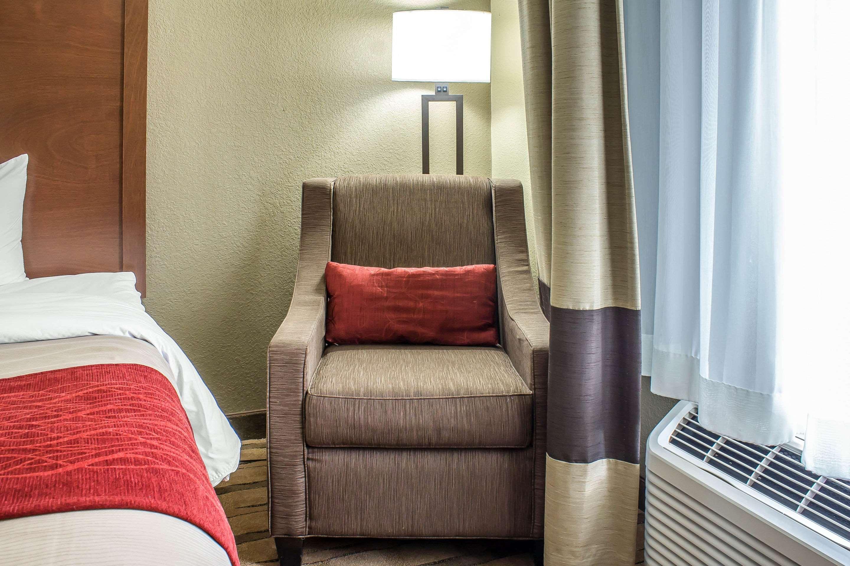 Comfort Inn & Suites Cedar Rapids North - Collins Road מראה חיצוני תמונה