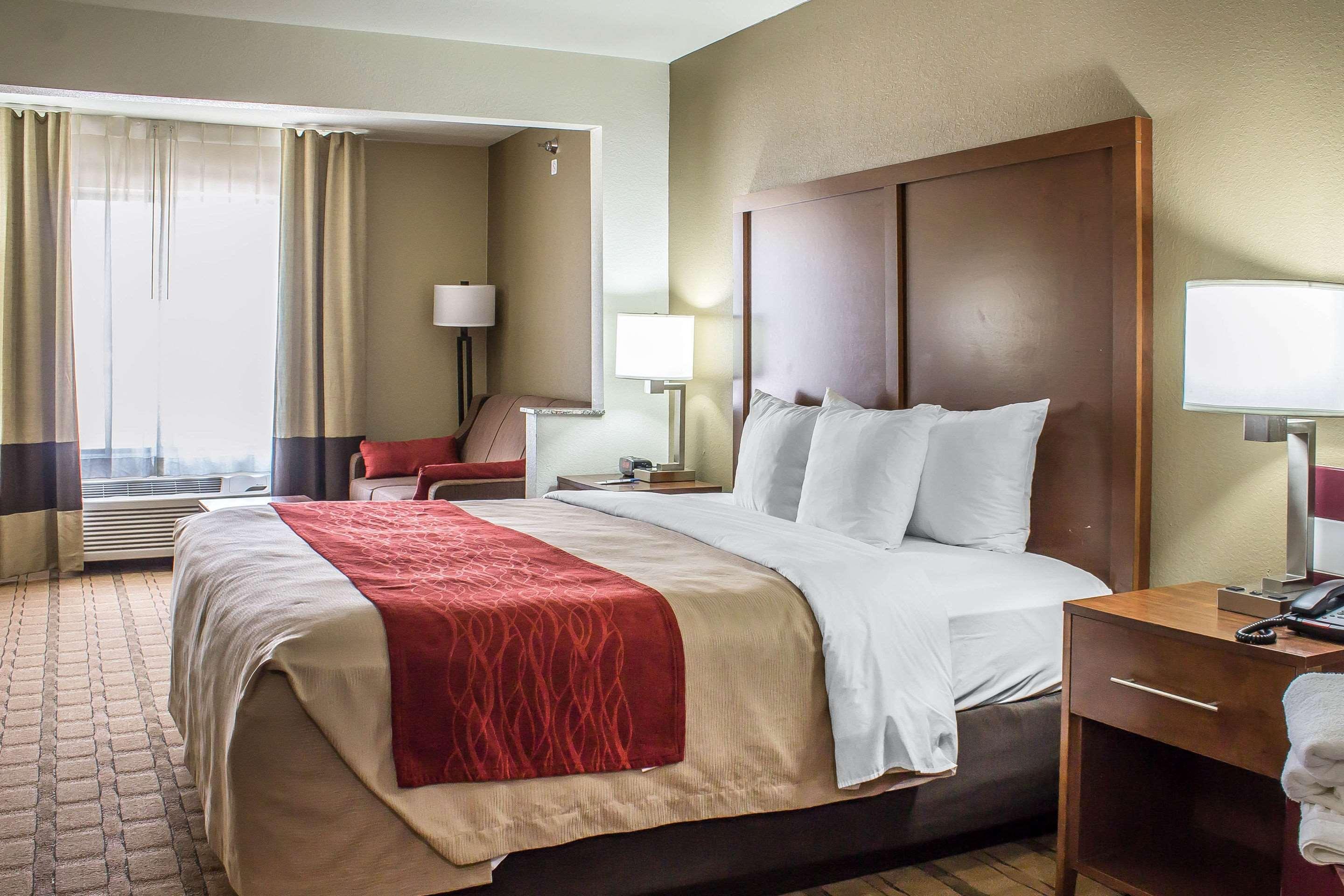Comfort Inn & Suites Cedar Rapids North - Collins Road מראה חיצוני תמונה
