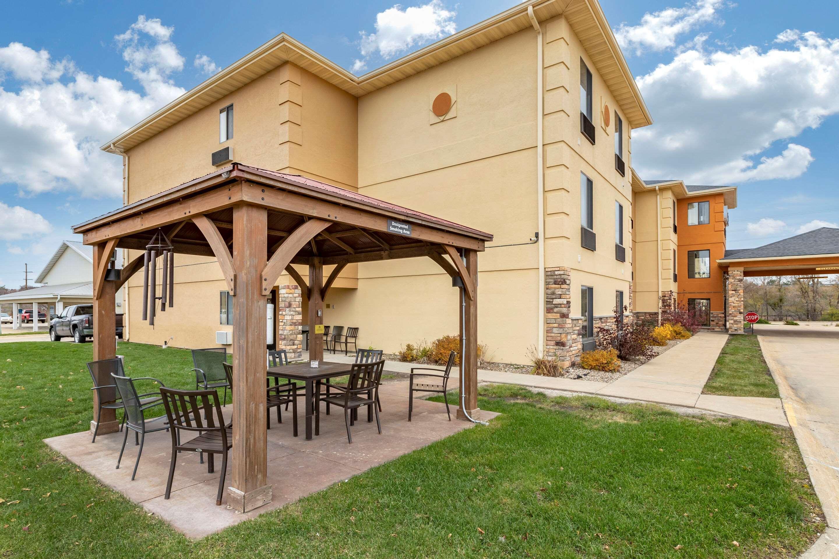 Comfort Inn & Suites Cedar Rapids North - Collins Road מראה חיצוני תמונה