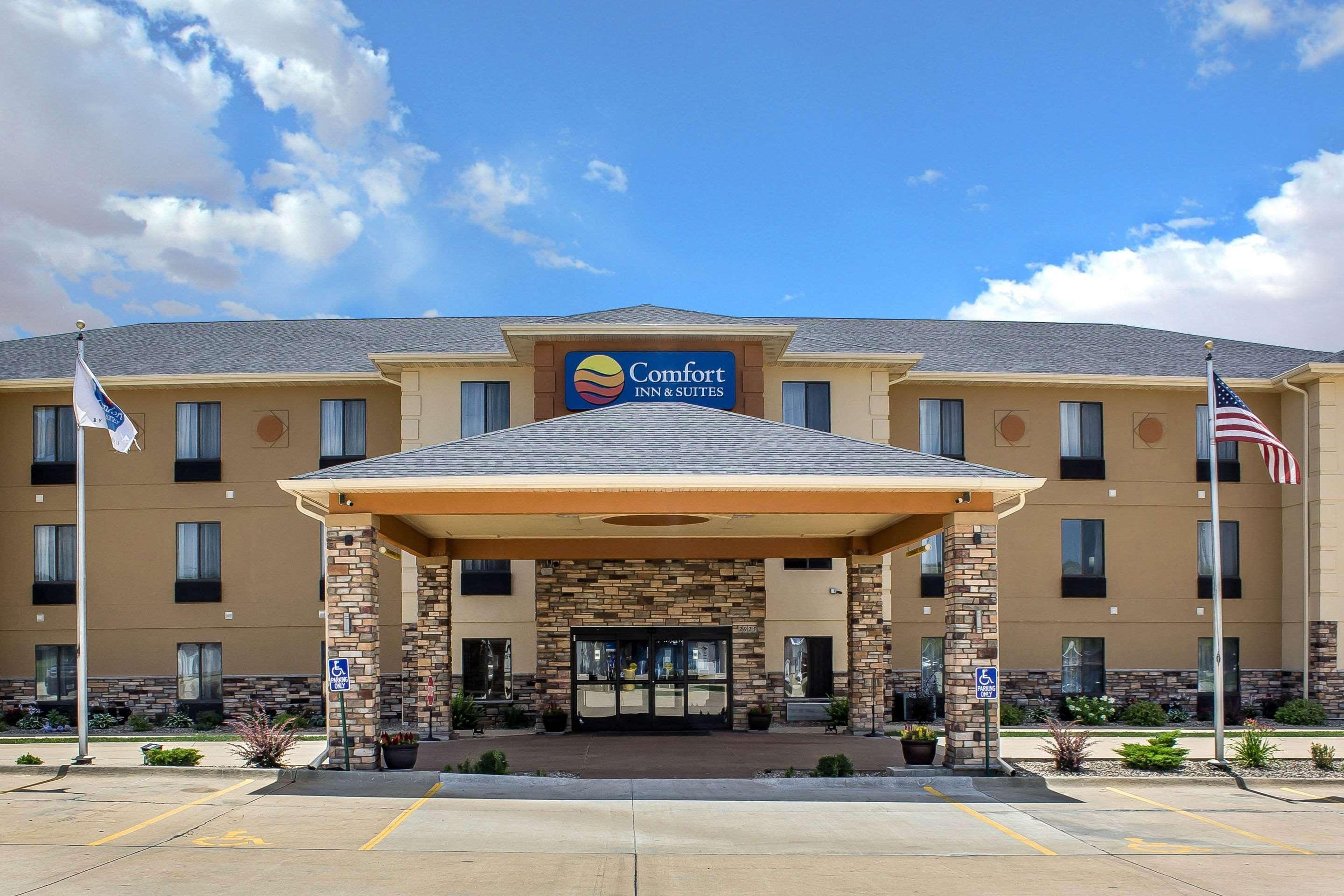 Comfort Inn & Suites Cedar Rapids North - Collins Road מראה חיצוני תמונה