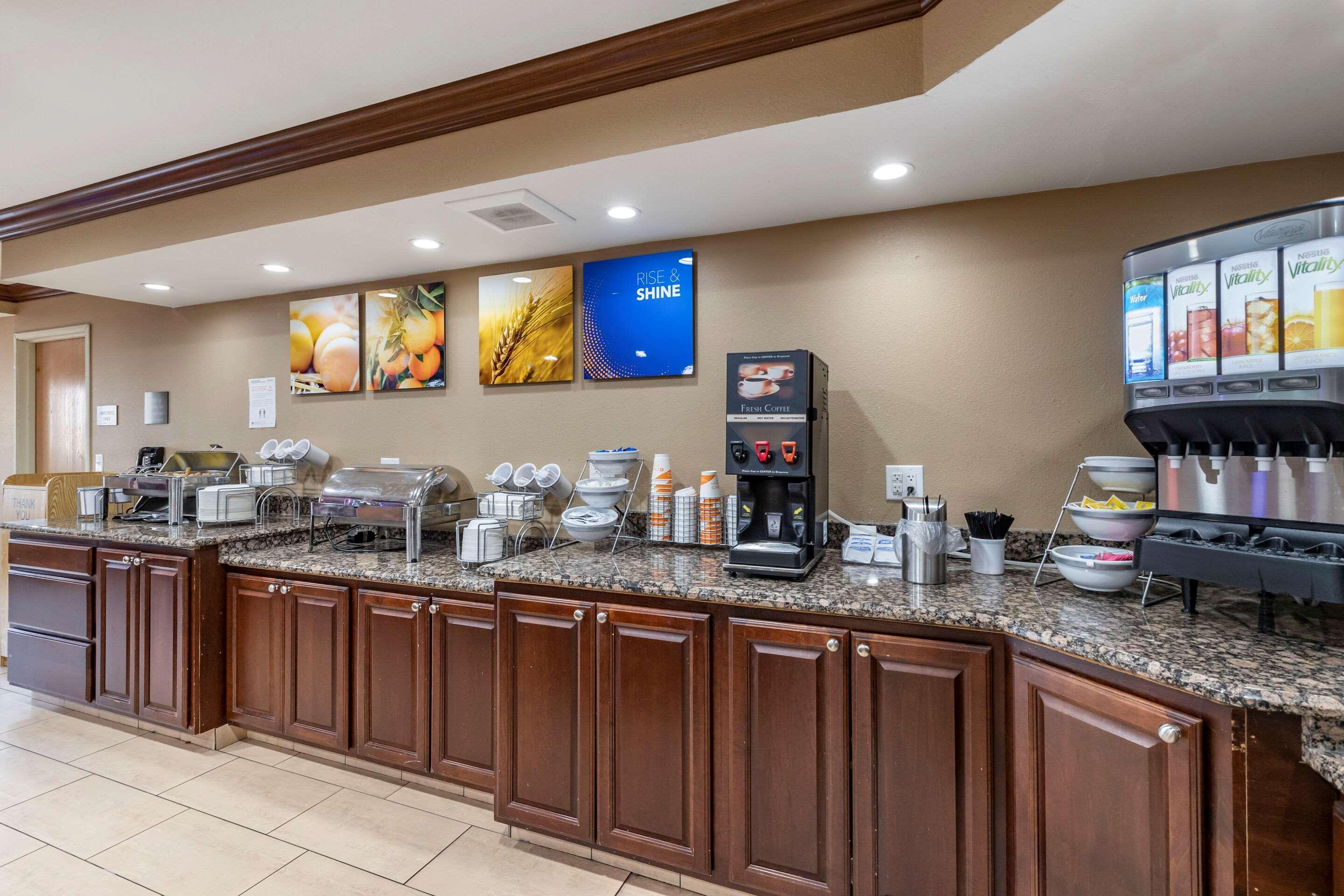 Comfort Inn & Suites Cedar Rapids North - Collins Road מראה חיצוני תמונה