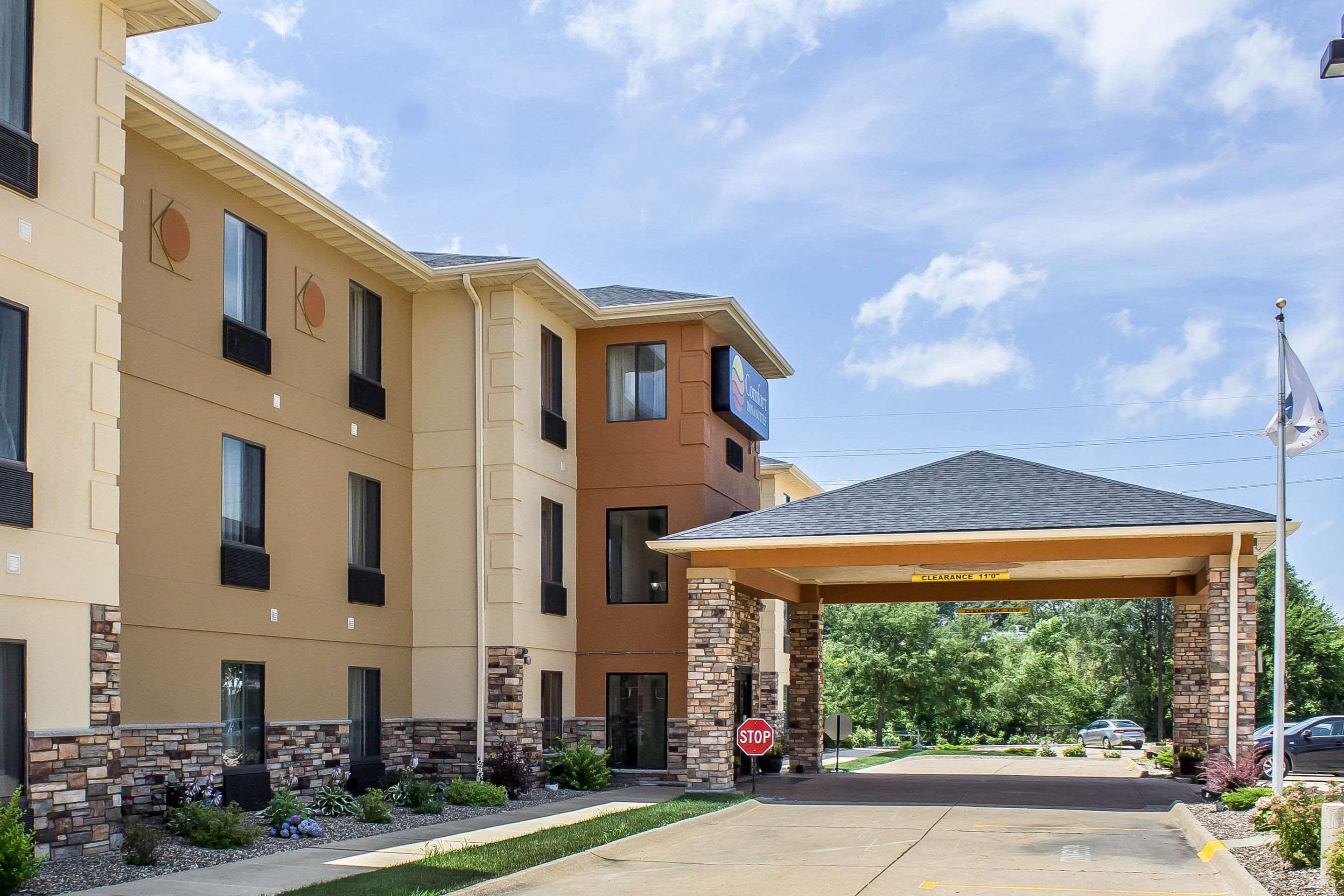 Comfort Inn & Suites Cedar Rapids North - Collins Road מראה חיצוני תמונה