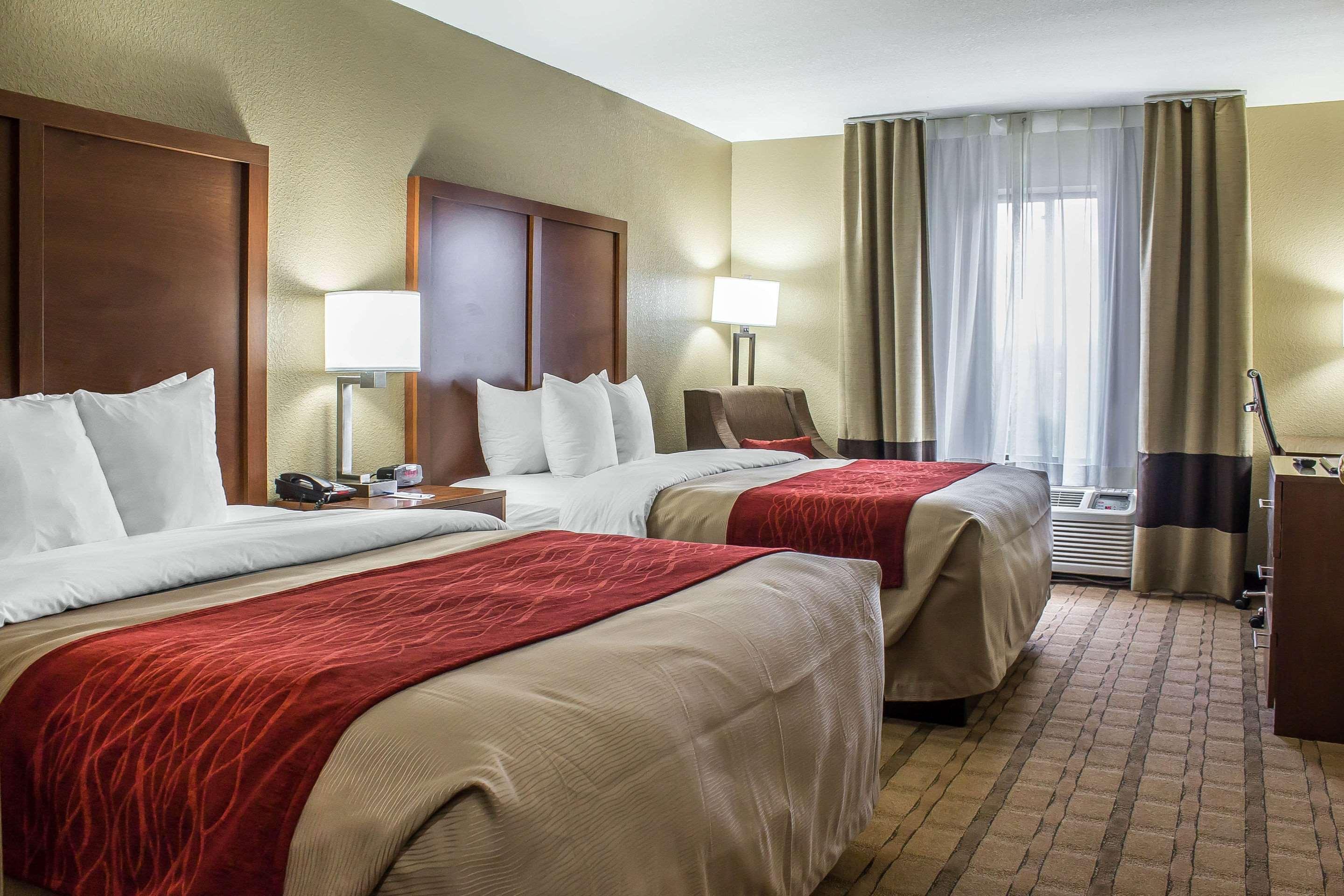 Comfort Inn & Suites Cedar Rapids North - Collins Road מראה חיצוני תמונה