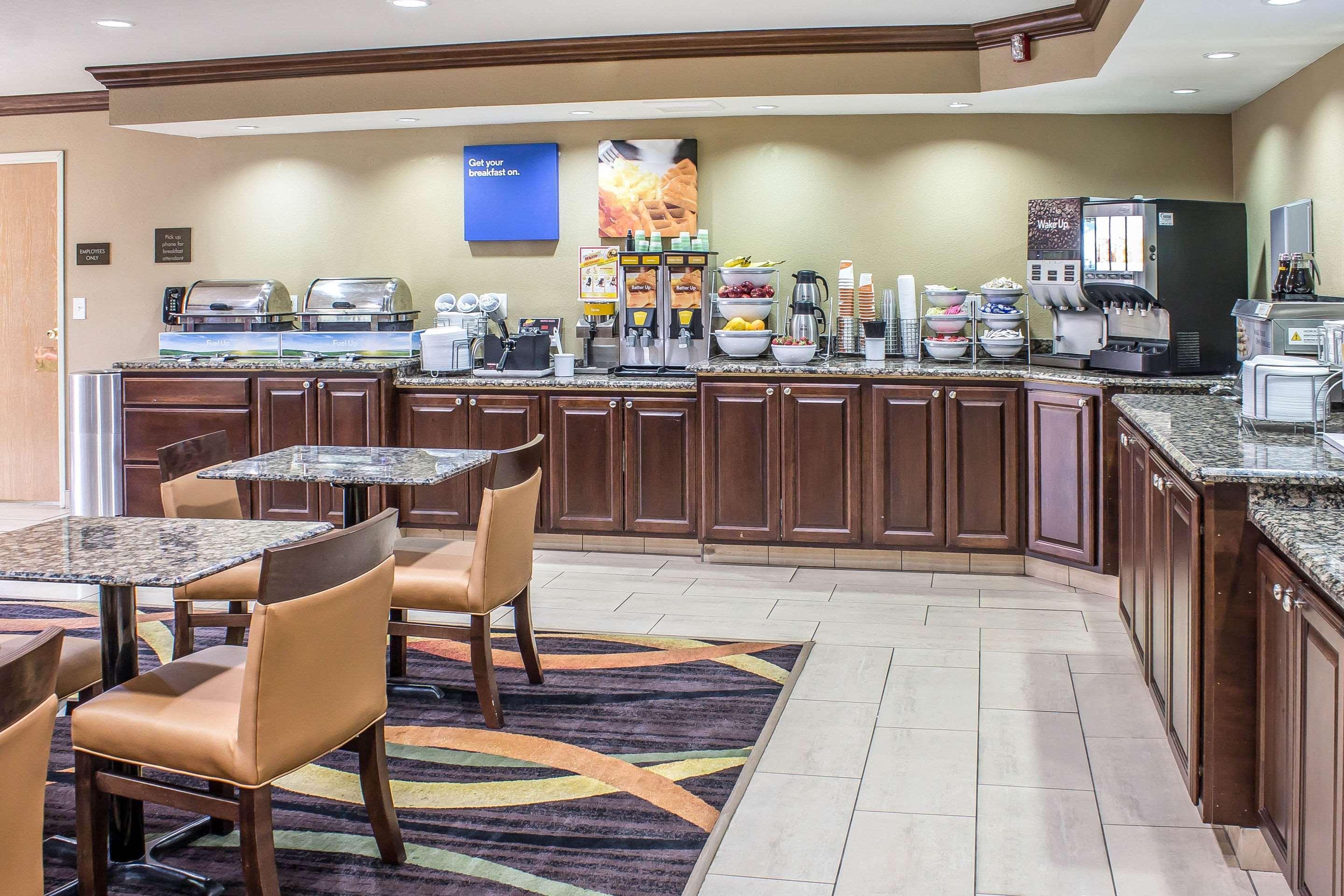 Comfort Inn & Suites Cedar Rapids North - Collins Road מראה חיצוני תמונה