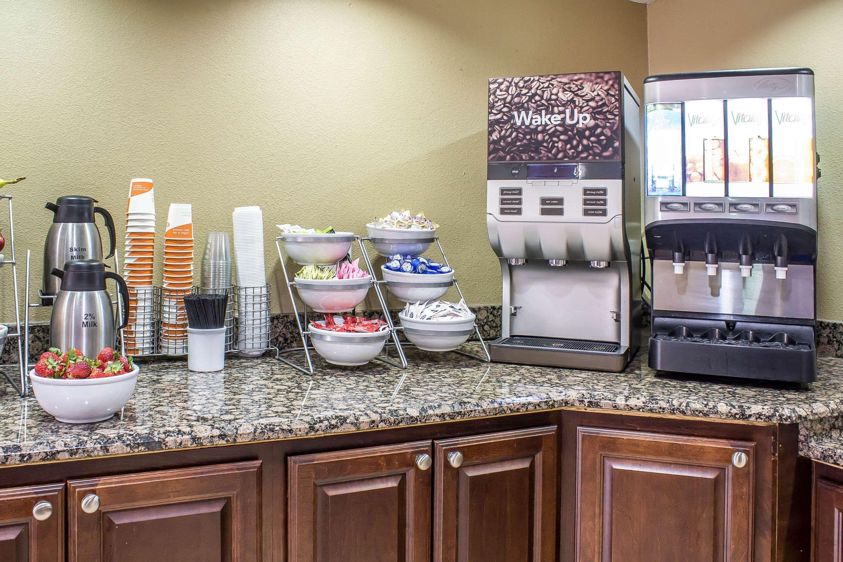 Comfort Inn & Suites Cedar Rapids North - Collins Road מראה חיצוני תמונה