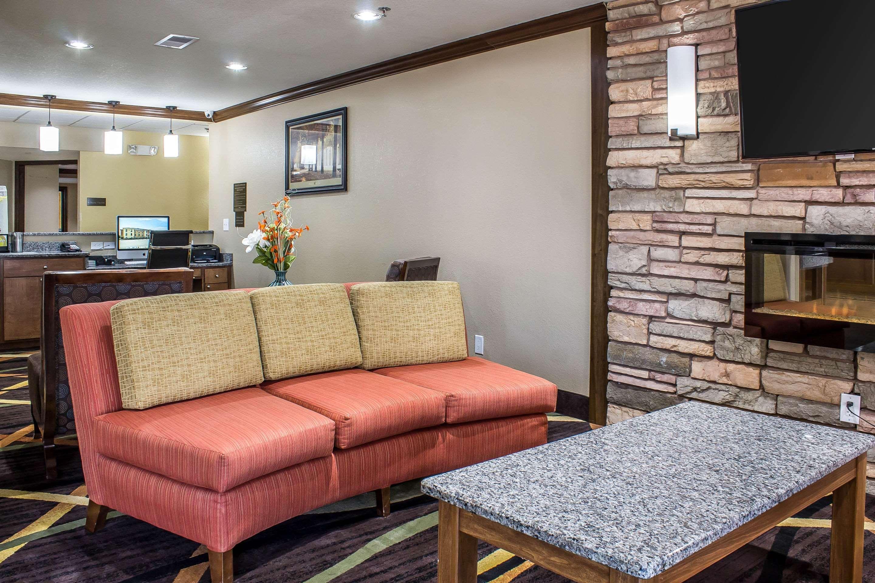 Comfort Inn & Suites Cedar Rapids North - Collins Road מראה חיצוני תמונה