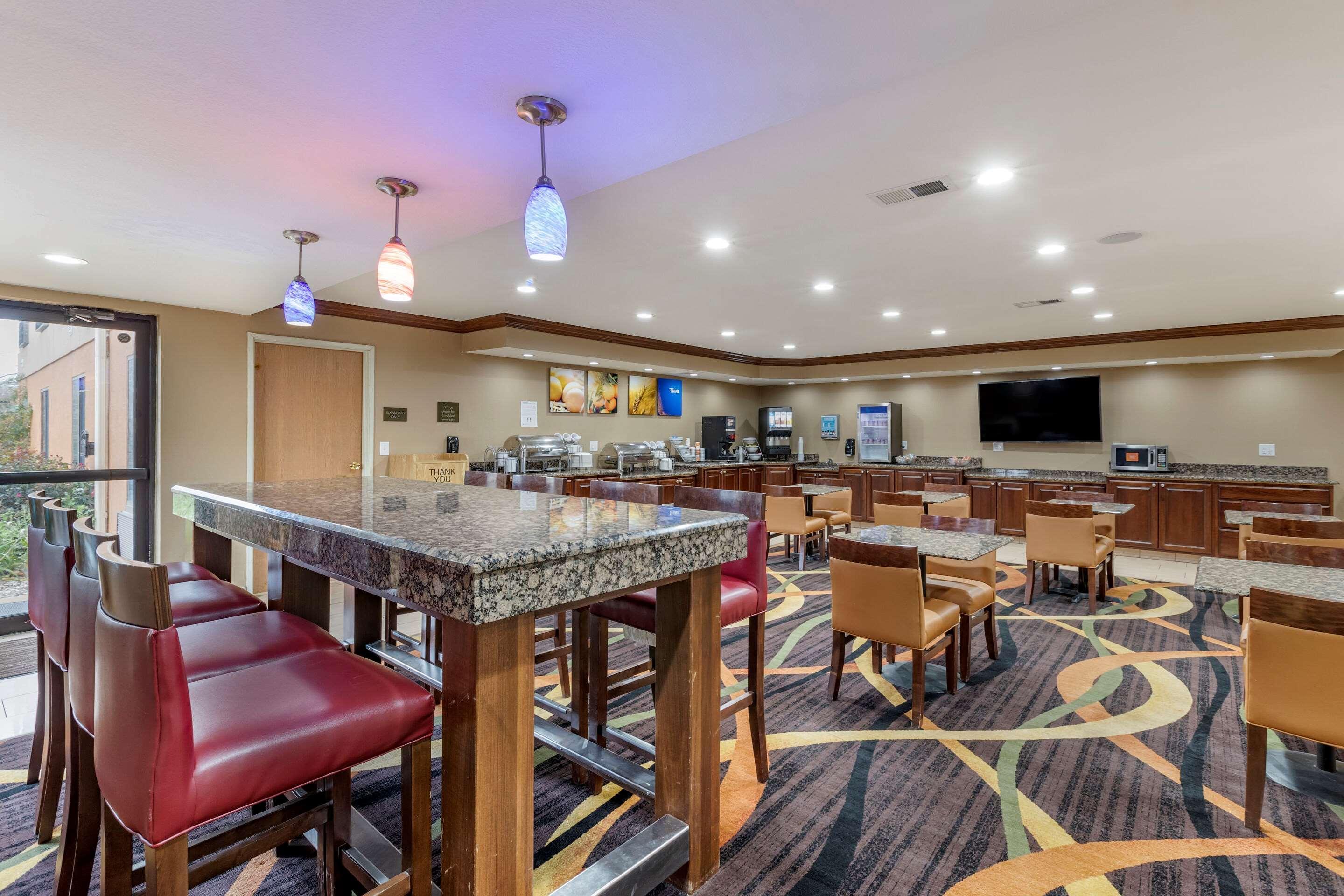 Comfort Inn & Suites Cedar Rapids North - Collins Road מראה חיצוני תמונה