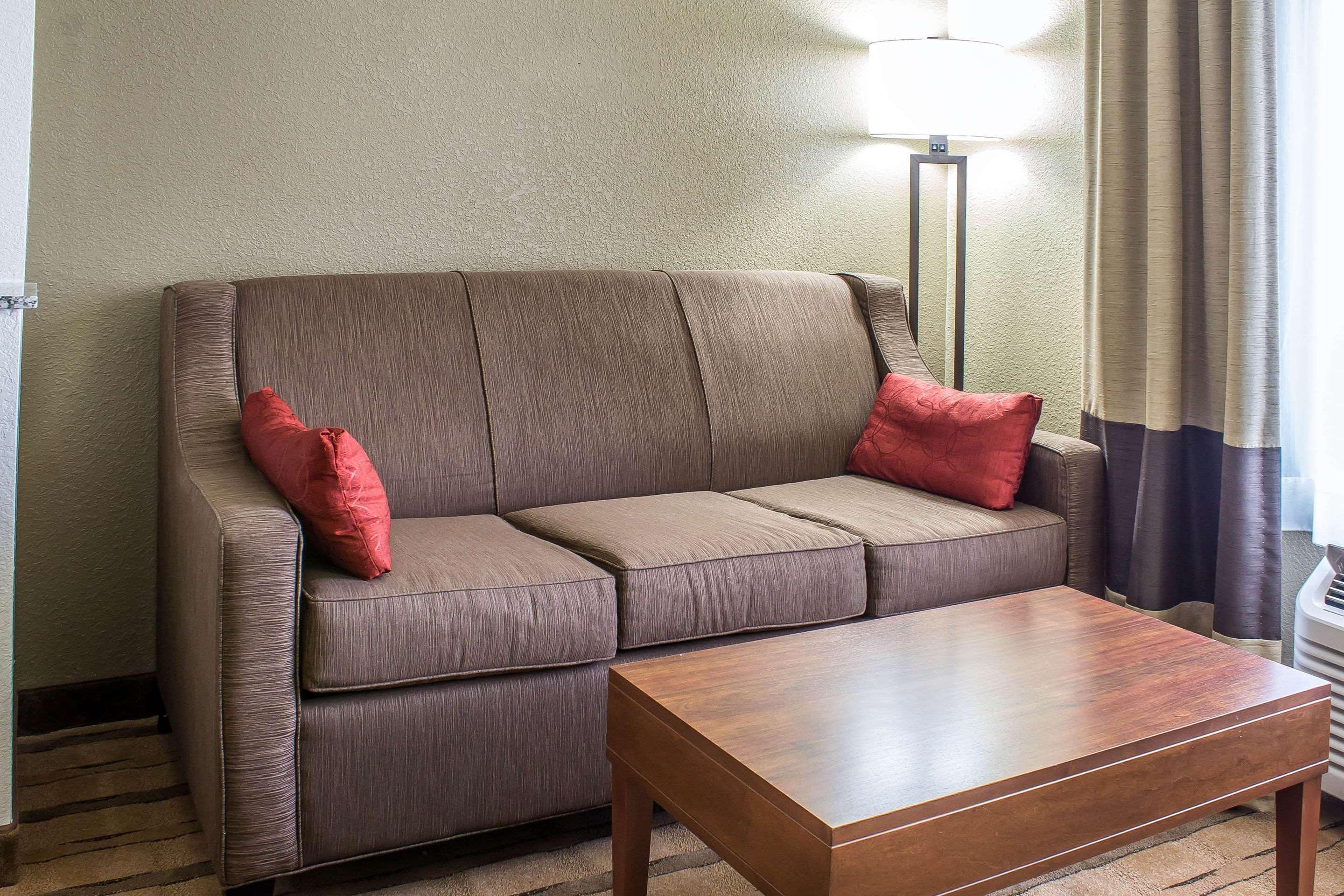 Comfort Inn & Suites Cedar Rapids North - Collins Road מראה חיצוני תמונה