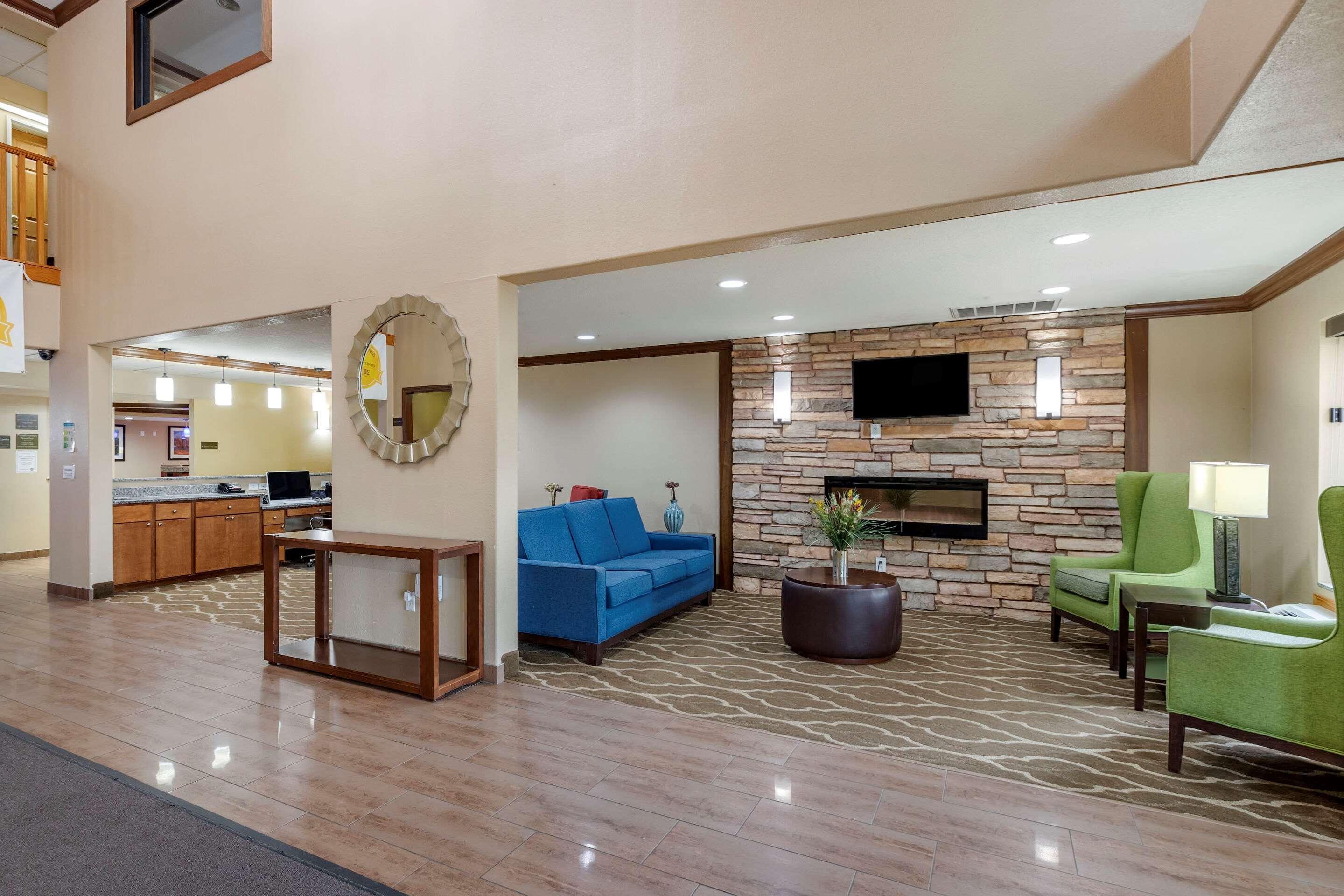 Comfort Inn & Suites Cedar Rapids North - Collins Road מראה חיצוני תמונה